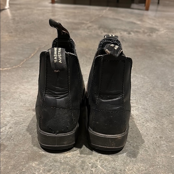 Blundstone Black Ankle Boots with Elastic Panels - Picture 5 of 5